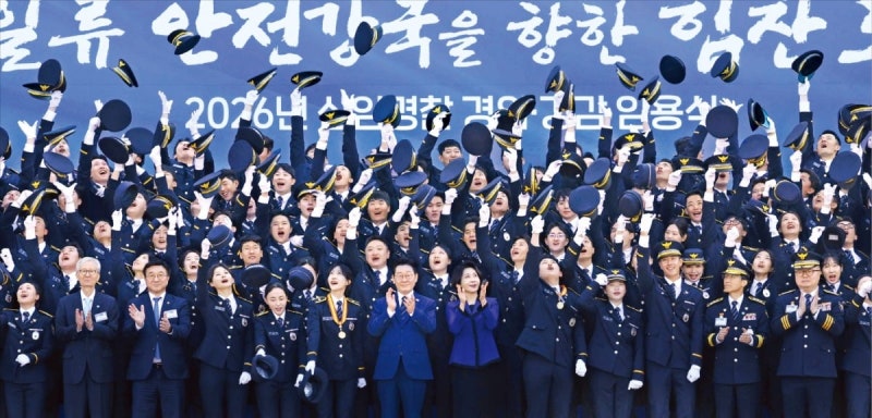 [포토] 신임 경찰 격려한 李대통령