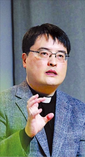 "AI가 불안·갈등 부추겨…종교 역할 더 커졌다"