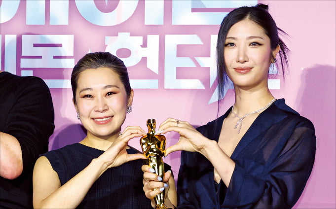 [포토] 오스카상 들고 온 케데헌