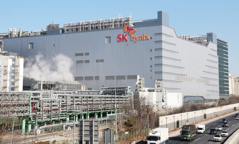 [단독] MS·구글 "D램 3년 계약 맺자"…SK하이닉스에 러브콜