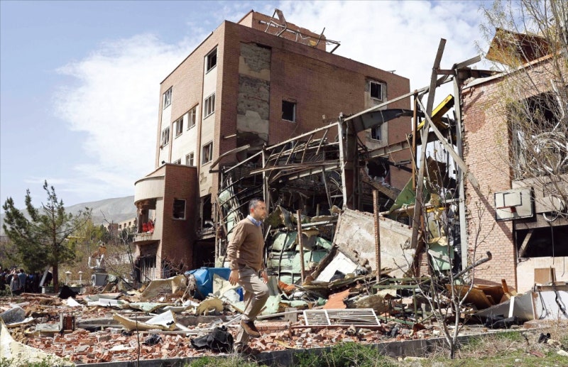 이란 발전소 폭격 압박한 트럼프…'치킨게임' 시작됐다