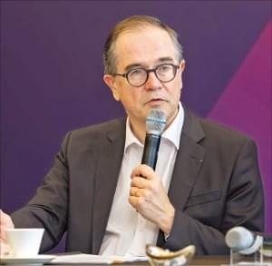 르노 회장 "韓서 전기차 대규모 출시…전동화 전환 올인"