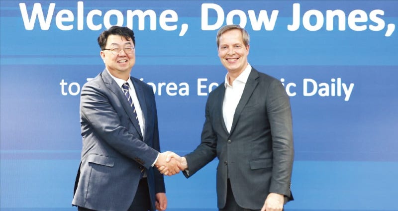 [포토] “AI 협력 강화” 한경 찾은 다우존스 CEO 겸 WSJ 발행인