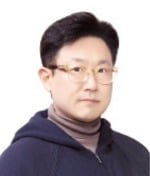 [한경에세이] 우주와 AI의 공통점은 결국 '사람'