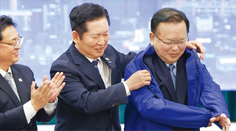 "대구 정신 차리소" 김부겸, 다시 파란점퍼 입었다