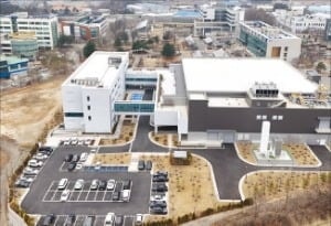 K반도체·디스플레이 '심장' 충남이 뛴다