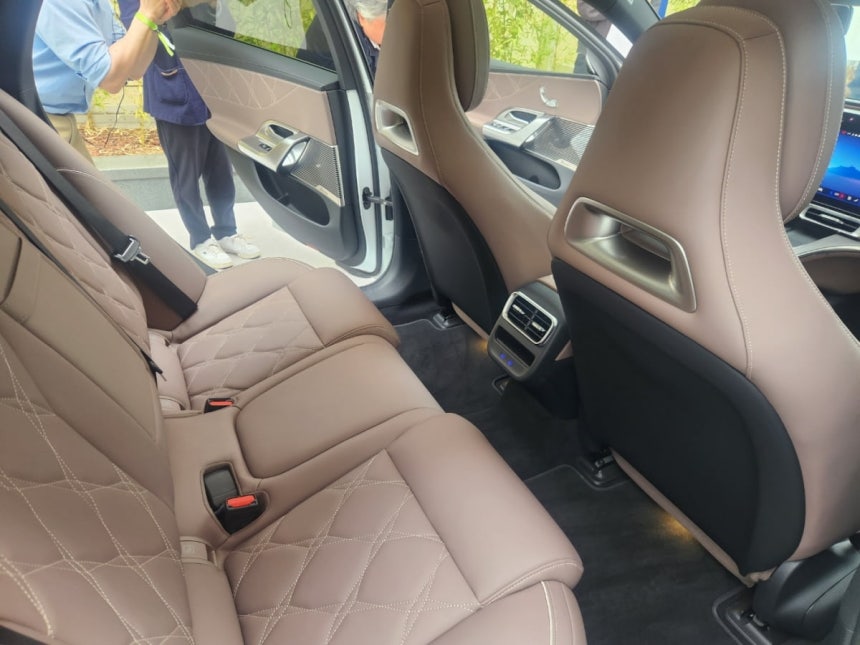 디 올 뉴 일렉트릭 C 클래스 후석.사진=최수진 기자.