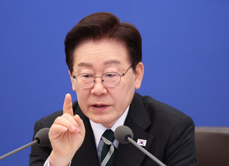 이재명 대통령 "노조의 과도한 요구, 다른 노동자도 피해"