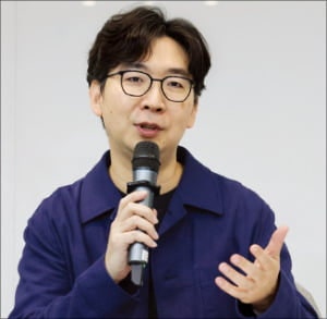 [책마을] "소설은 세상 만물 중 하나에 유일한 의미를 담아 내는 것"