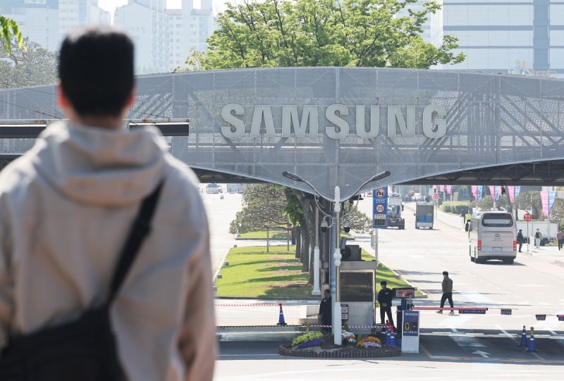 "상의도 없이 삼성 공장을?"…'아니면 말고' 공약 남발에 한숨 [김채연의 재계 인사이드]