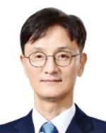 [한경에세이] 두려움을 잃지 않는 것