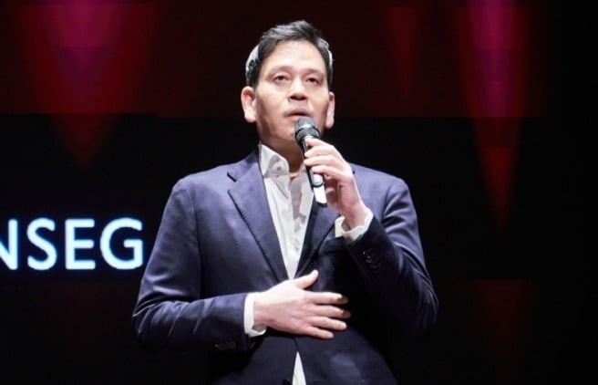 5·18에 '탱크 마케팅' 논란…정용진, 스타벅스 대표 경질