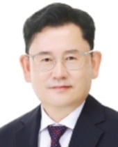 [한경에세이] 흙 위의 작은 발견