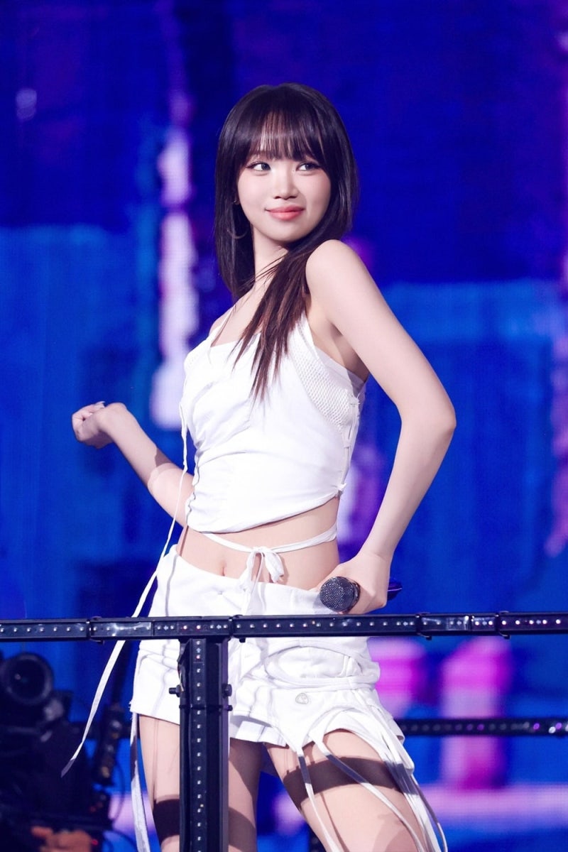 르세라핌 김채원, 목 통증으로 컴백 일정 일시 중단... 건강이 우선이야