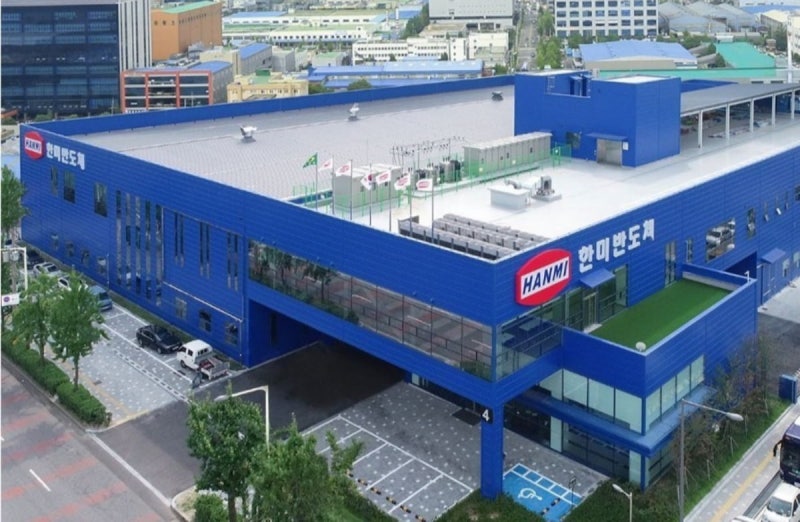 주가 30% 폭락에 80억 더 태운 '한미반도체 회장님'의 승부수
