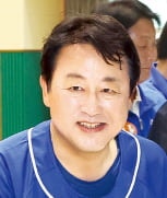 "조국은 가짜 민주당" vs "김용남이 가짜 후보"