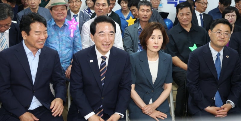 [속보] 더불어민주당 <b>박수현</b>, <b>충남지사 당선</b>