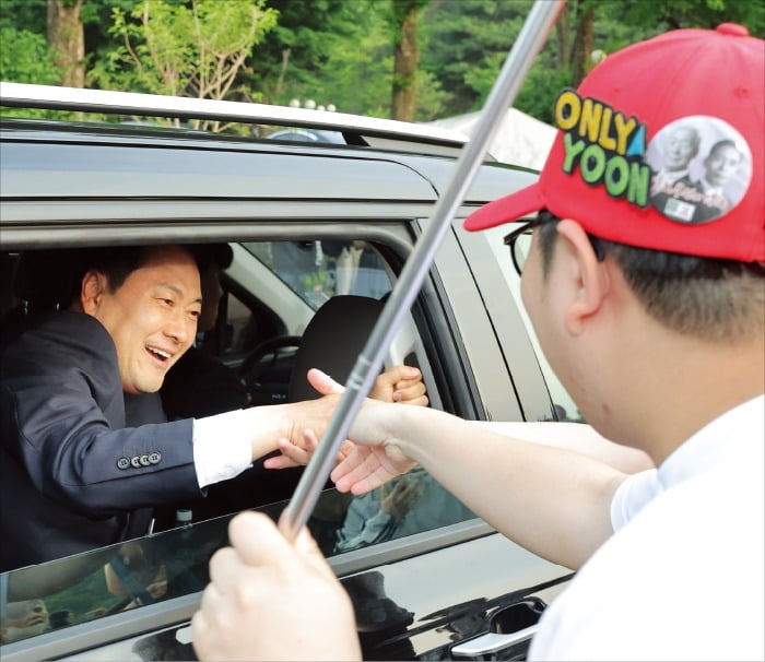 장동혁과 선 그은 인물만 생환…'극우 노선' 지도부 교체론 분출