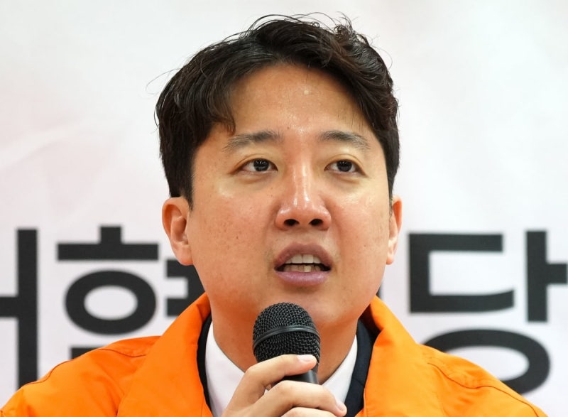 고개 숙인 <b>이준석</b> "다 제 책임"…기초의원 1석이 현실 [정치 인사이드]