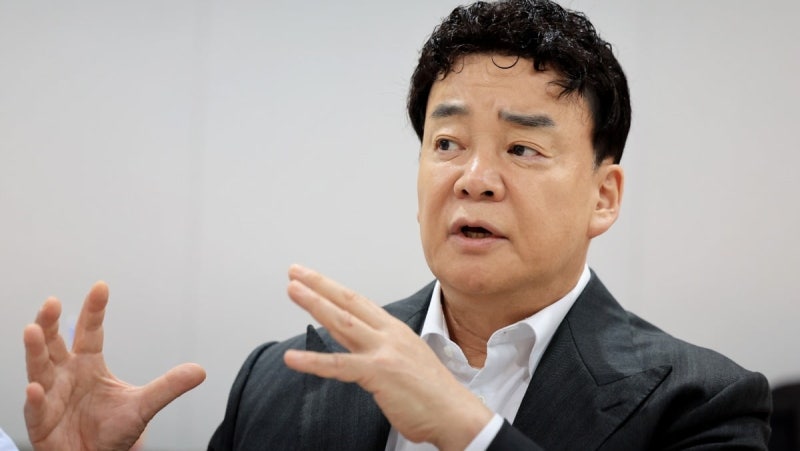 '597만 유튜버' <b>백종원</b>, 1년 만에 <b>복귀</b>…"한식 세계화 기여"