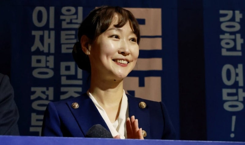 與<b>대변인</b>, 이재명 대통령-윤석열 비유 발언 논란