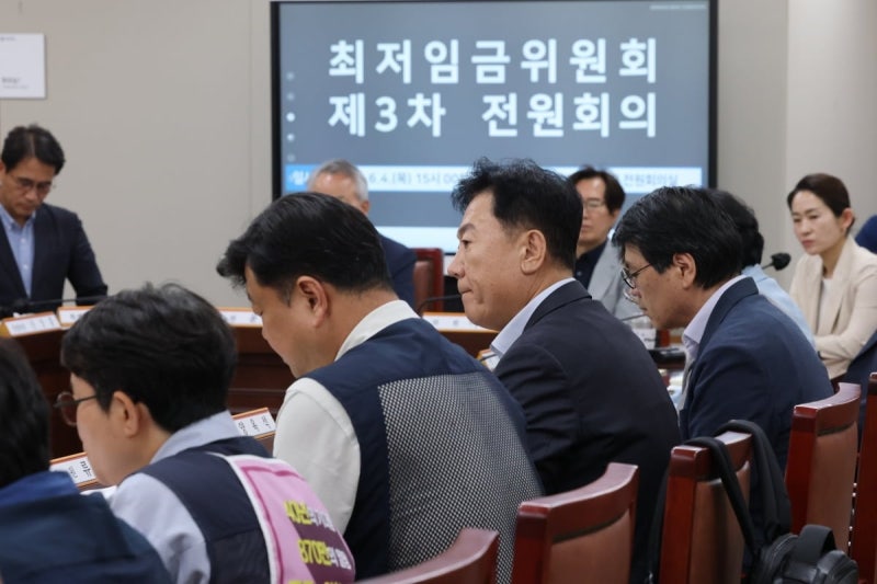 "음식점 못 버틴다"…<b>경총</b>, <b>최저임금</b> 업종별 차등화 요구