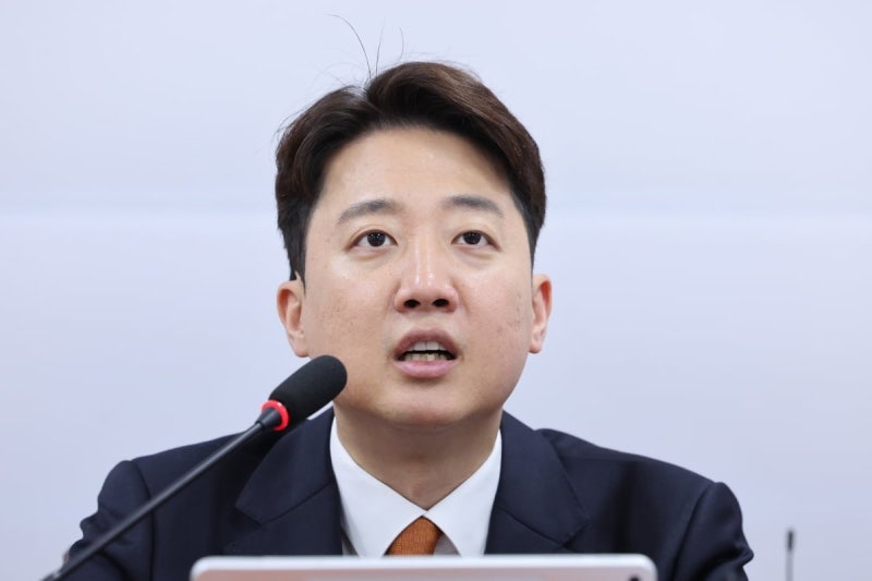 이준석 "탈모약 건강보험 적용, 희귀·중증 환자 돈 빼는 것"