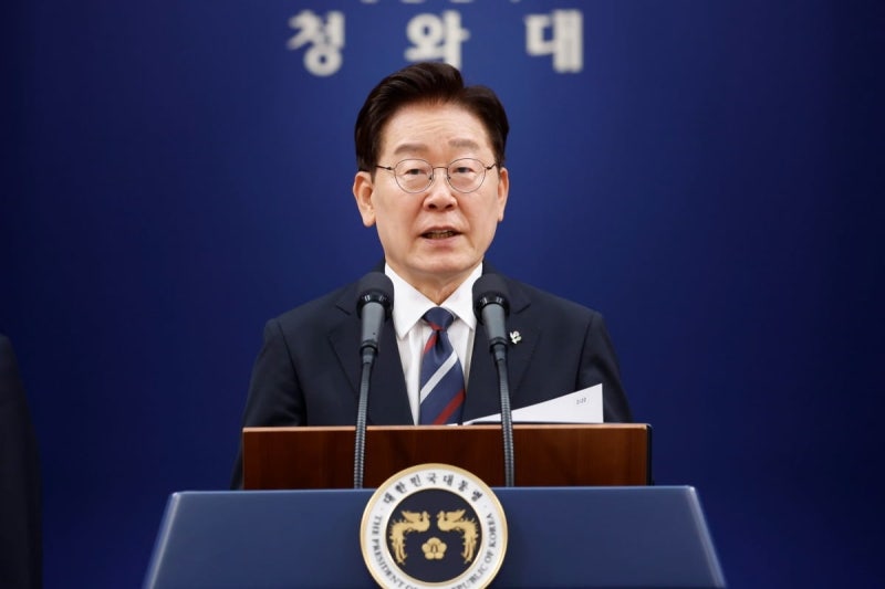 [속보] 李대통령 "<b>선관위 원포인트 개헌</b>이라도 해야…필요시 대통령 발...