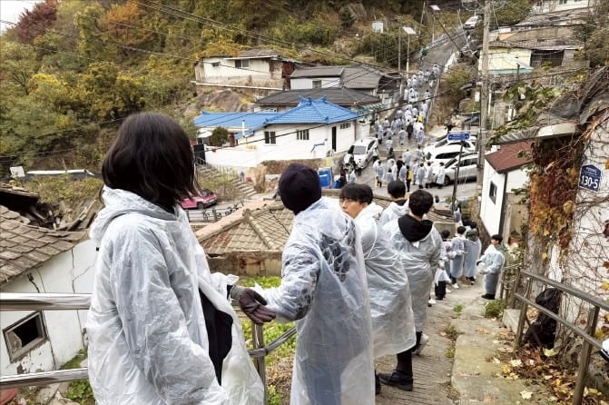 상명대학교, 쪽방촌 돕고 골목 쓰레기 줍고…지역문제 해결 나선 대학생들