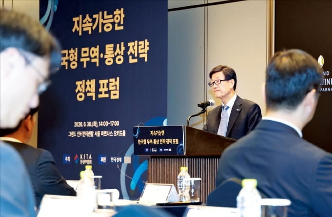 "방산 기술·MRO 합친 '패키지 수출' 늘려야"
