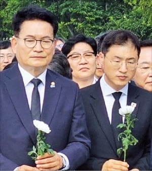 鄭 때리는 宋, 웃는 金