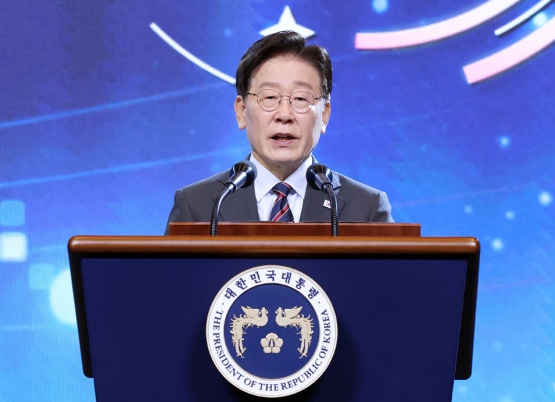 李 <b>대통령</b> "北의 <b>대문</b>, 끝까지 두드리면 열릴 것"