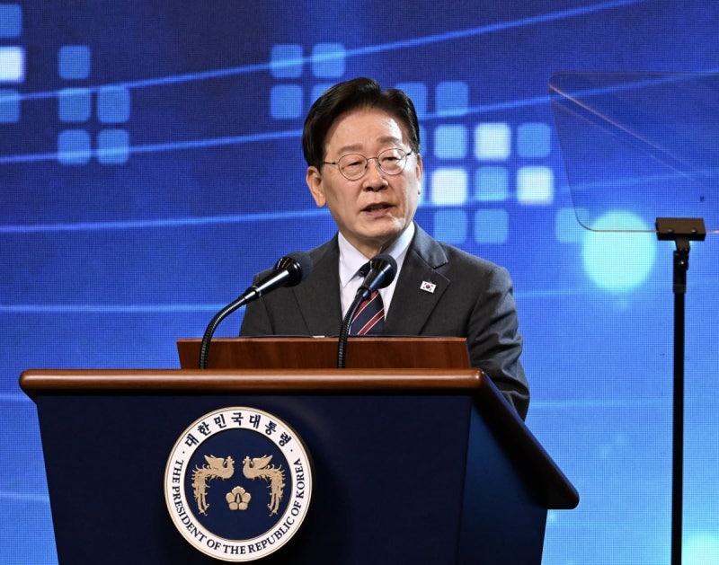 李 대통령 "<b>태움</b>은 결코 정당화할 수 없는 끔찍한 폭력"