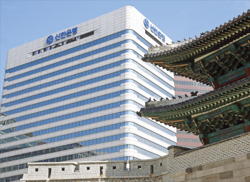 신한은행, AI로 보이스 피싱 미리 차단…모든 제도·프로세스 고객 중....