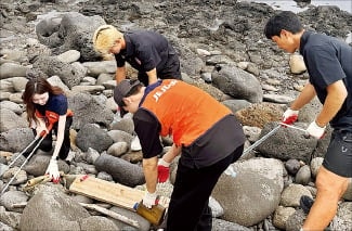 제주항공, 제주FC와 해양 정화 활동