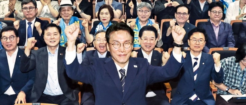 김민석 출사표 "당이 국정의 짐 돼선 안 된다"