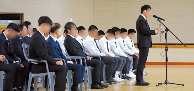 광주일고 찾은 배재고 "부적절 언행, 깊이 반성"