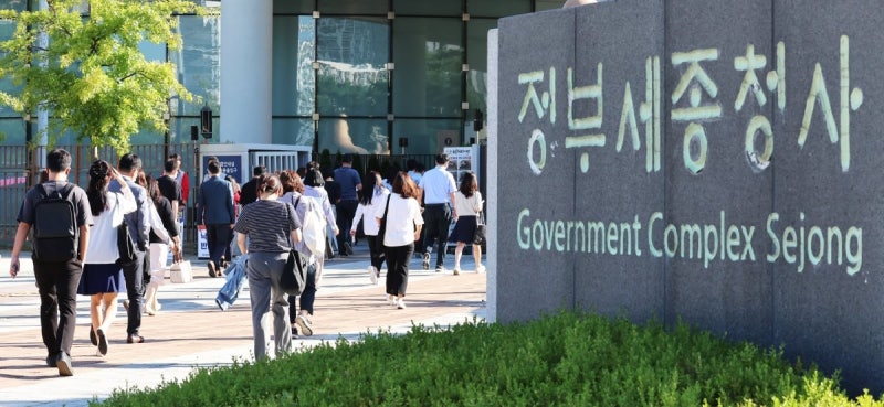 '퇴직하면 어쩌나' 뜻밖의 상황 터졌다… 공무원들 '술렁'