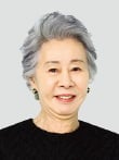윤여정, 오스카 이어 에미상 후보 올라
