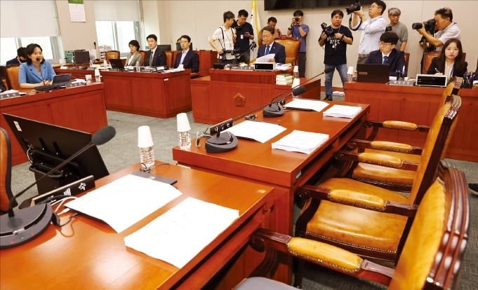 "보완수사권 폐지 법안, 속도감 있게" 밀어붙이는 與