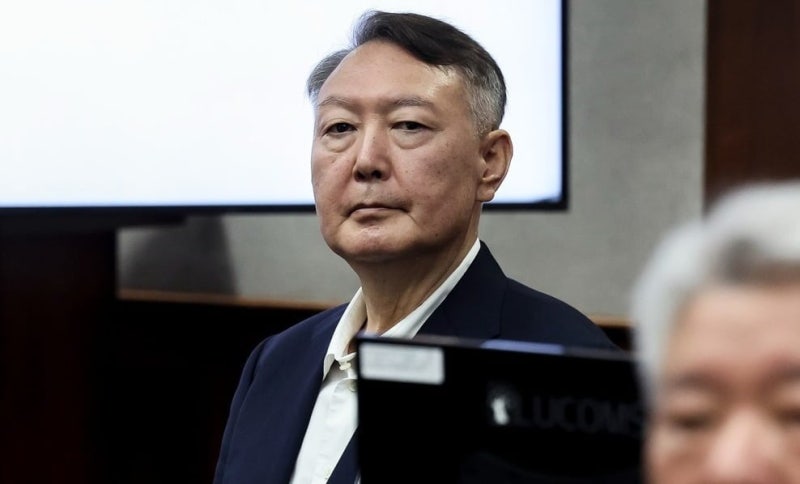 [속보] '무상 여론조사' <b>윤석열</b> 1심 <b>징역 2년</b> 선고