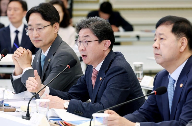 <b>국민성장펀드 200조</b>로 <b>확대</b>…직접 지분투자 年 5조로 상향