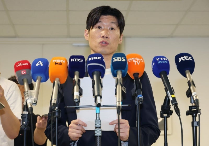 박지성이 뭘 안다고 비아냥대던 축구협회 저격에 박지성이 침묵을 깼어