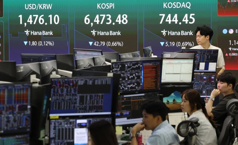 <b>코스피 6700선 회복</b>…반도체 급등에 올해 19번째 매수 사이드카