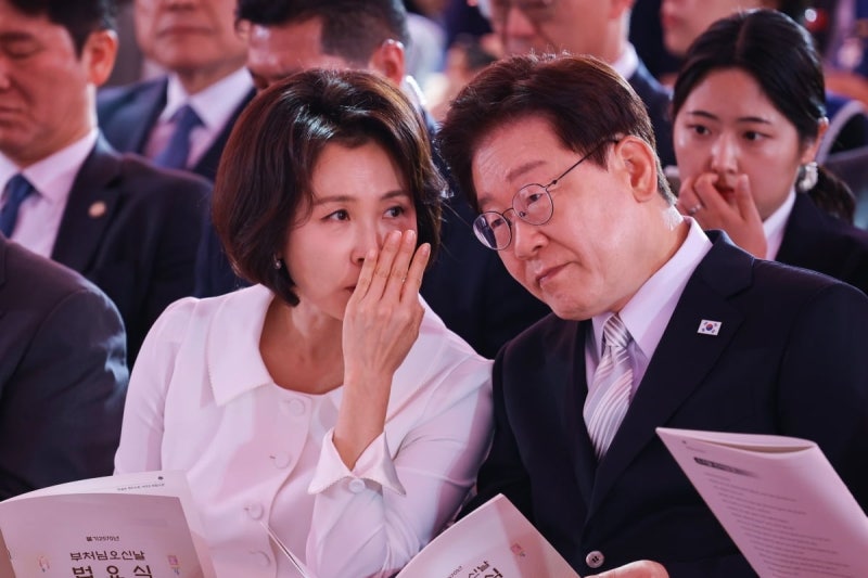 靑 "李 <b>대통령</b>, 17.7억 <b>근저당</b> 이자 안 받는다"
