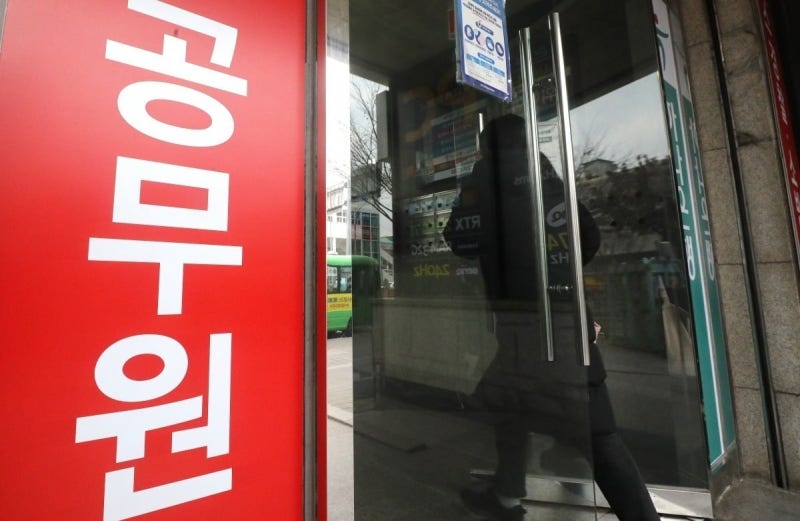 높아진 신입 문턱에 질려 결국 공무원 시험으로 눈 돌리는 청년들