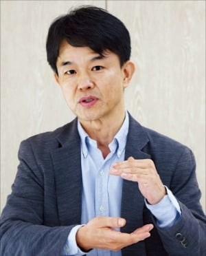 스위스 접수한 '닥터 드래곤'…前 문체부 차관의 파격 변신