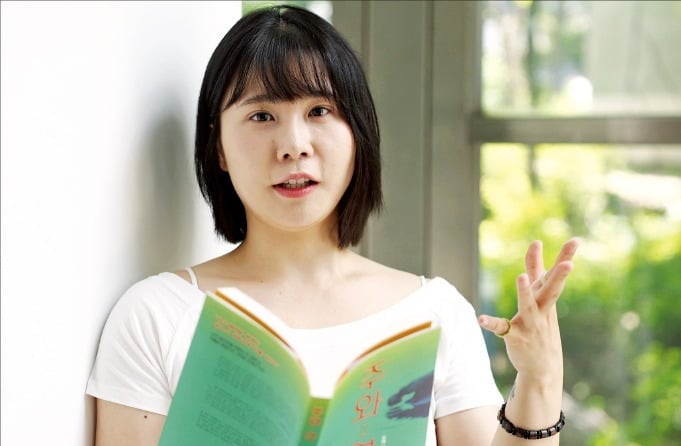 [책마을] 소설가 청예 "숨막히게 죄의 대가 묻는 복수극 써봤죠"