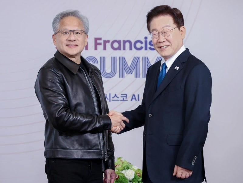 [속보] 李 대통령 만난 젠슨 황 "SK와 5000억弗 파트너십 발표"