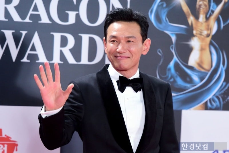 <b>황정민</b> 측 "<b>스토킹</b> 범죄 피해…허위글 작성자 형사 고소" [공식]